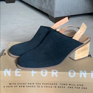 Toms Sling Back Mules (size 10)